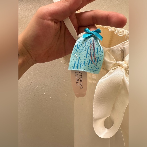 SOLD-Victoria's Secret Sexy Little Things Cream Lace Mesh Sheer Babydoll Nightie - Picture 3 of 11